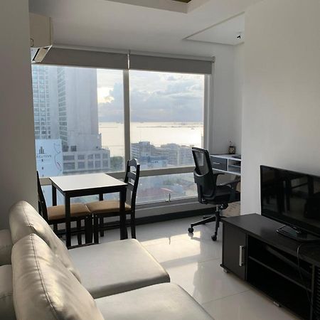 1 Bedroom With Balcony, Fully Furnished Overlooking Manila Bay At Birch Tower, Malate, Manille Extérieur photo